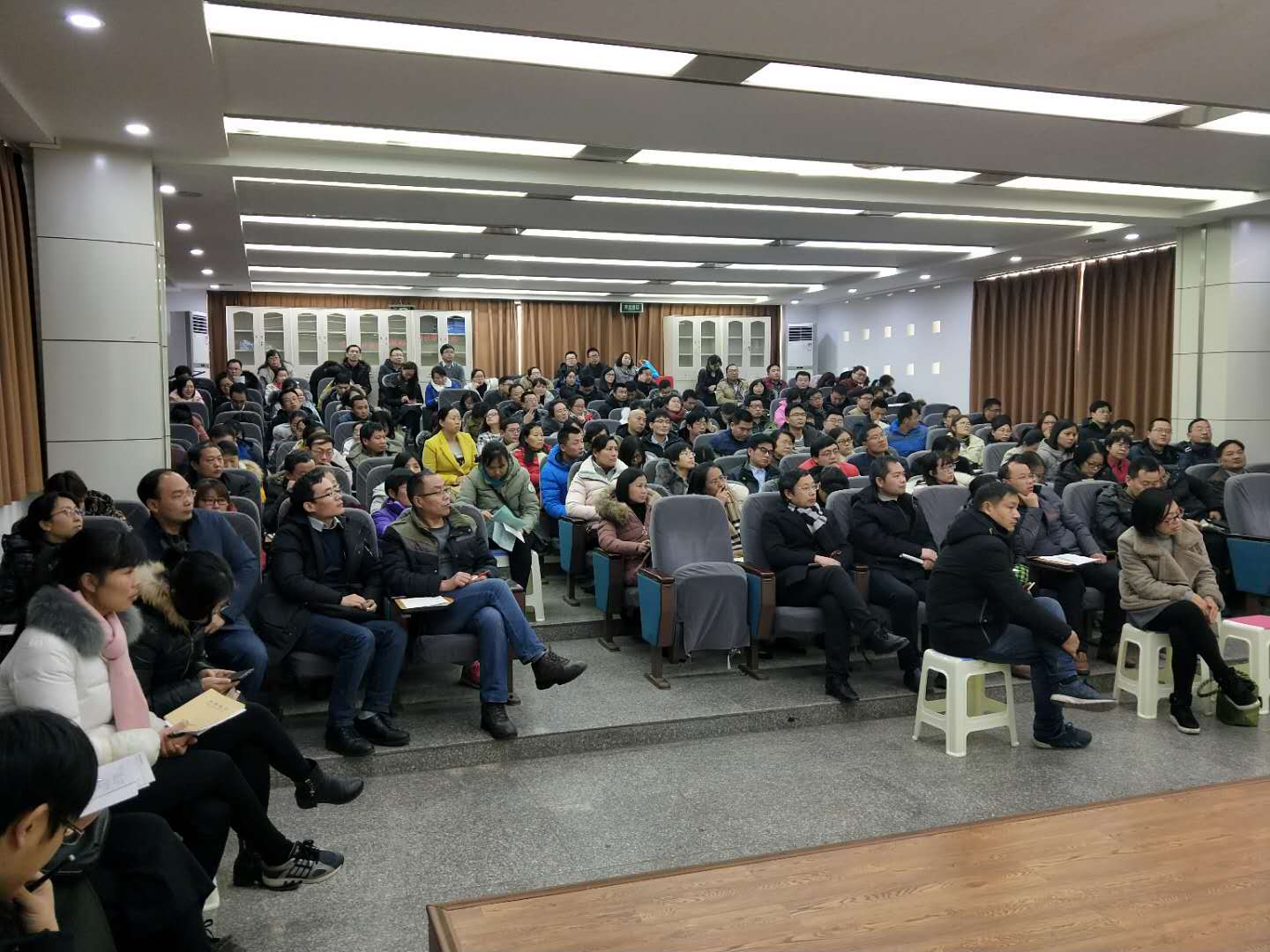 郑州市高三历史学科一测质量分析会现场.jpg